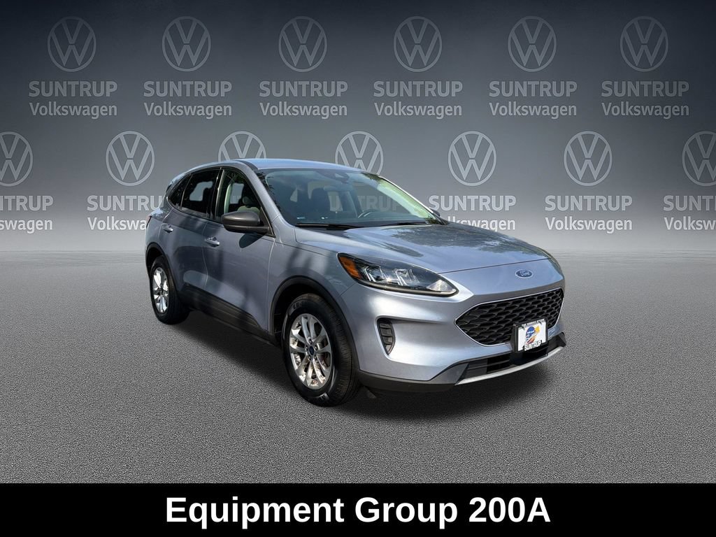 Used 2022 Ford Escape SE w/ Convenience Package FWD image 9