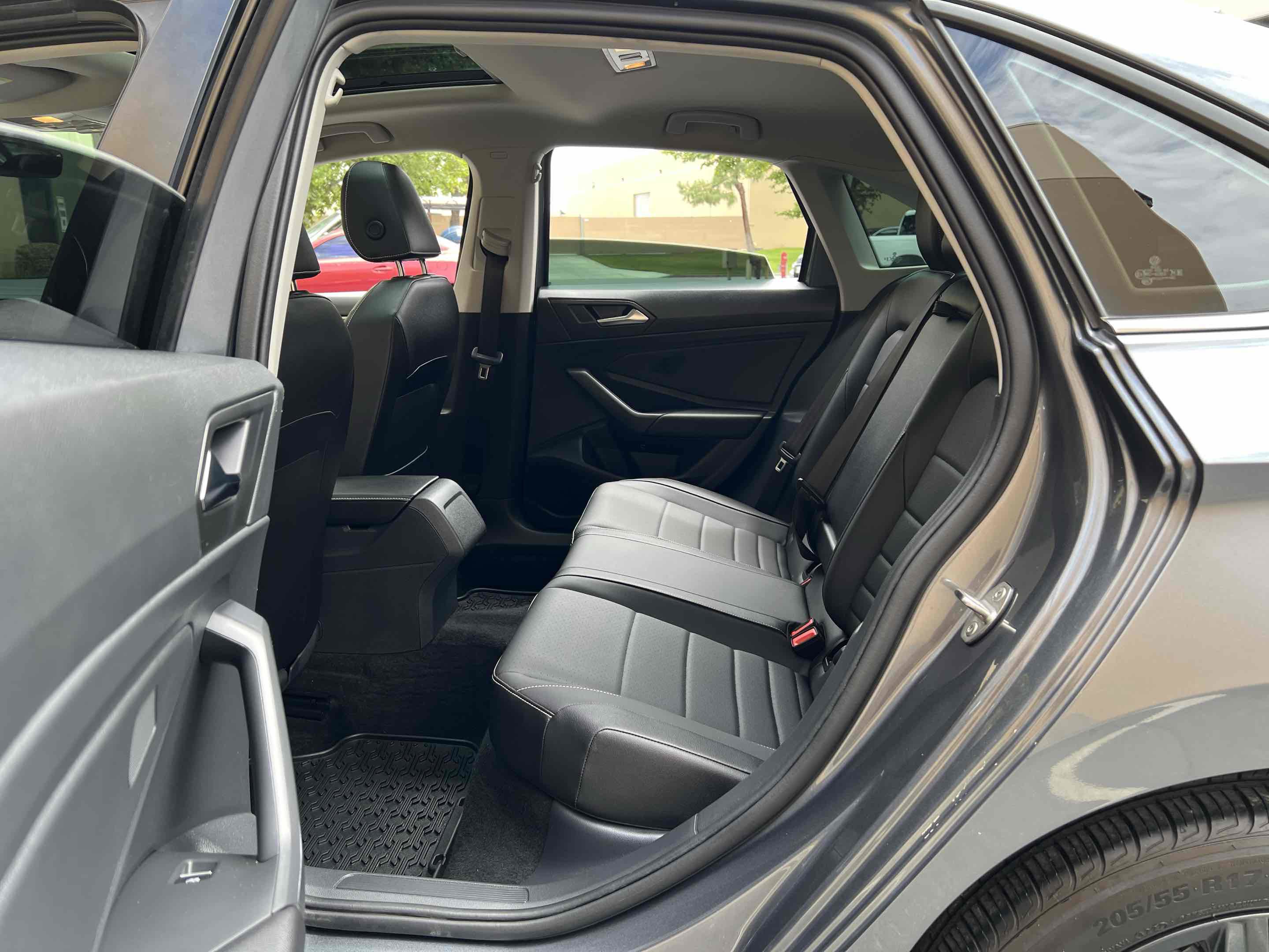 Used 2023 Volkswagen Jetta SE w/ Panoramic Sunroof Package FWD image 5