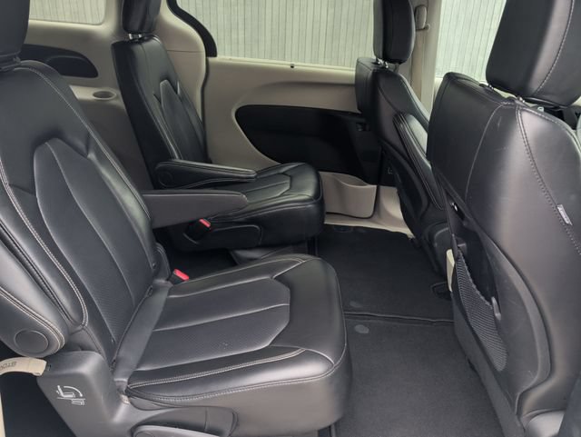 Used 2024 Chrysler Pacifica Touring-L FWD image 28