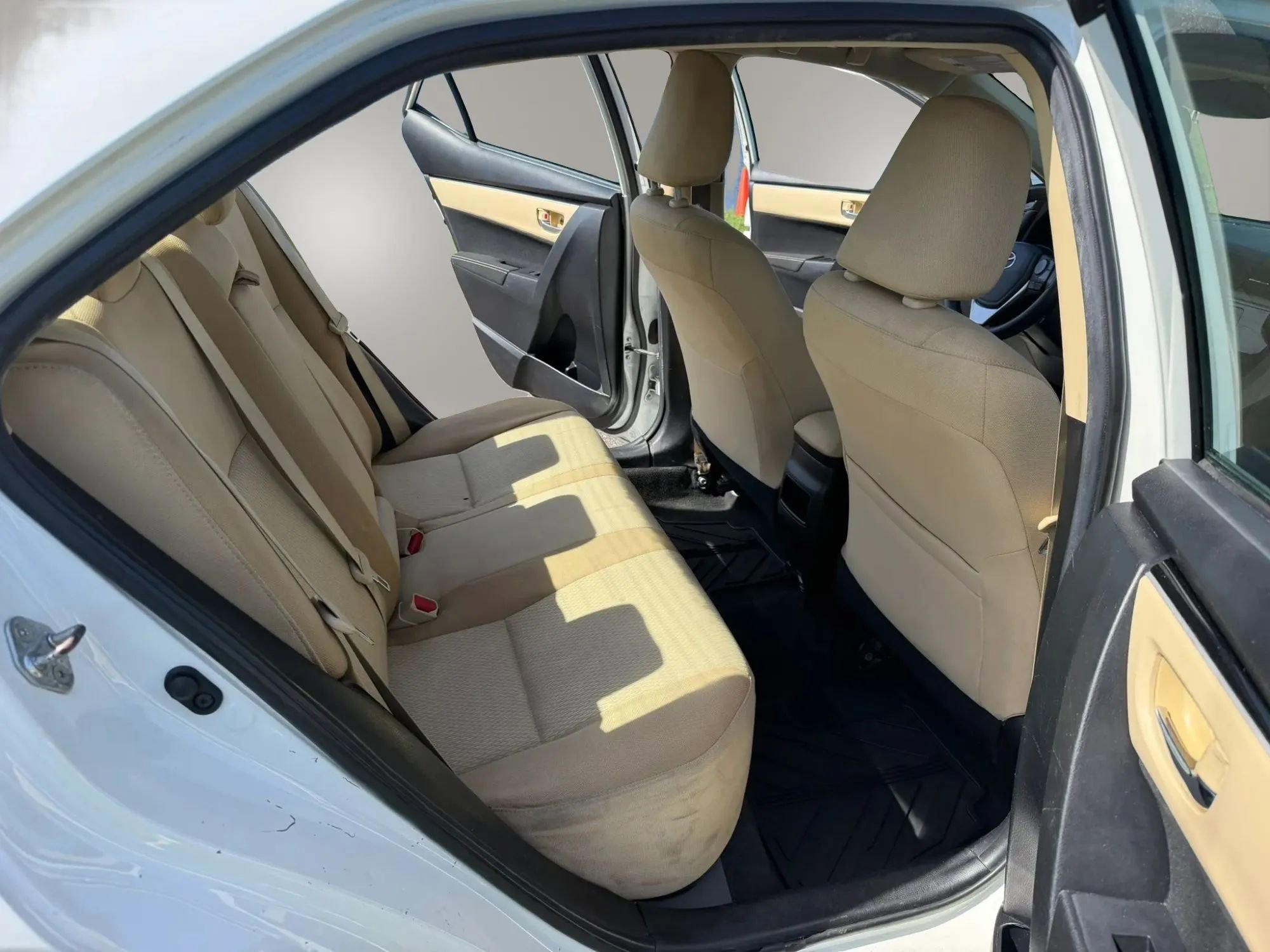 Used 2019 Toyota Corolla LE FWD image 16