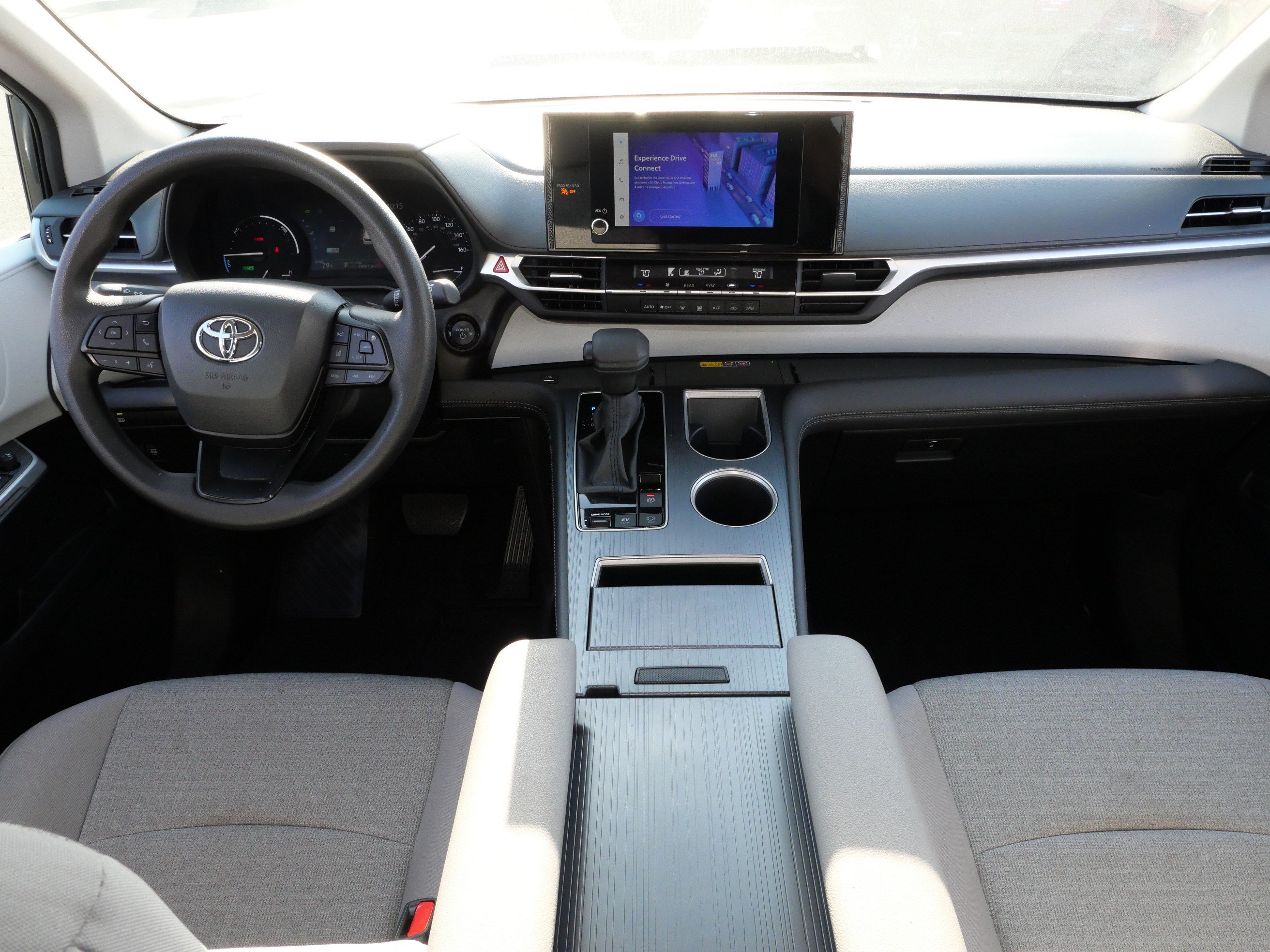 Used 2025 Toyota Sienna LE AWD/4WD image 10