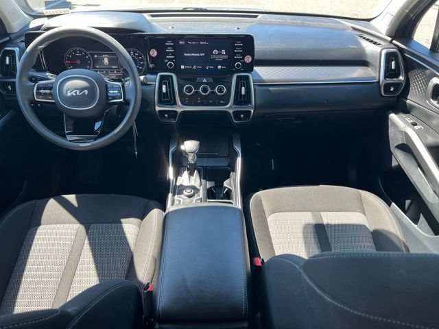 Used 2023 Kia Sorento LX FWD image 14
