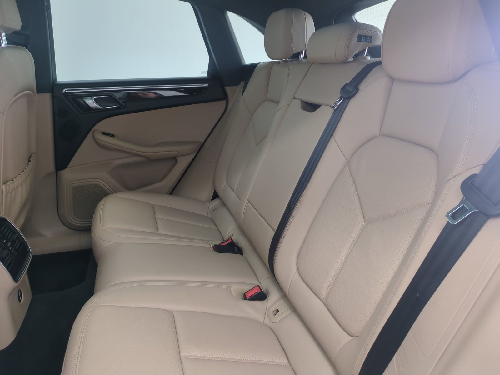 Certified 2020 Porsche Macan AWD/4WD image 22
