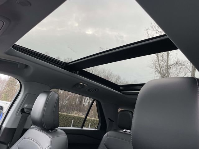 Used 2023 Ford Explorer XLT w/ Equipment Group 202A image 7