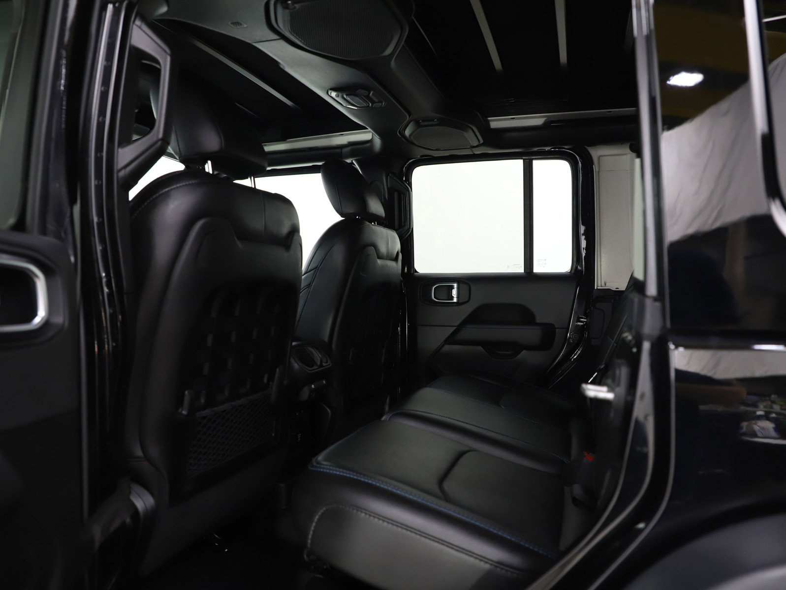 Used 2022 Jeep Wrangler Unlimited Rubicon 4xe w/ Cold Weather Group image 17