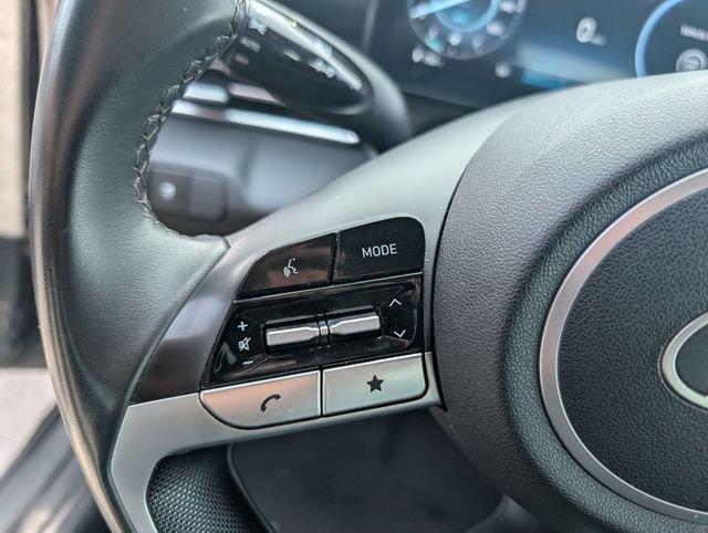 Used 2025 Hyundai Elantra Limited FWD image 16