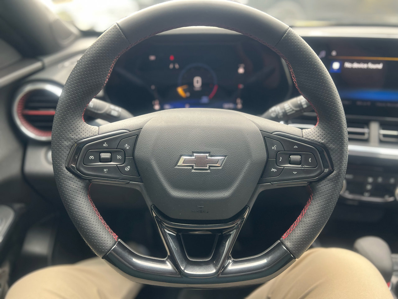 Used 2025 Chevrolet Trax RS w/ Driver Confidence Package image 27