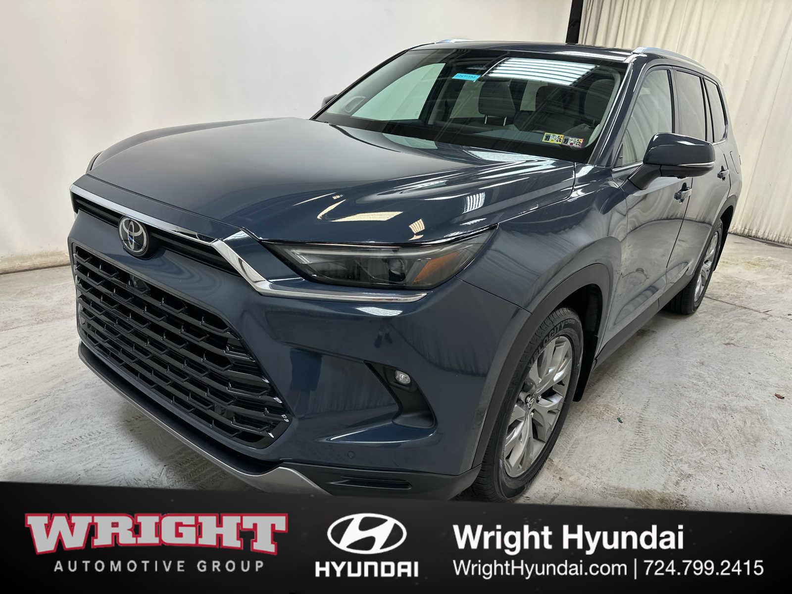 Used 2024 Toyota Grand Highlander Limited image 3