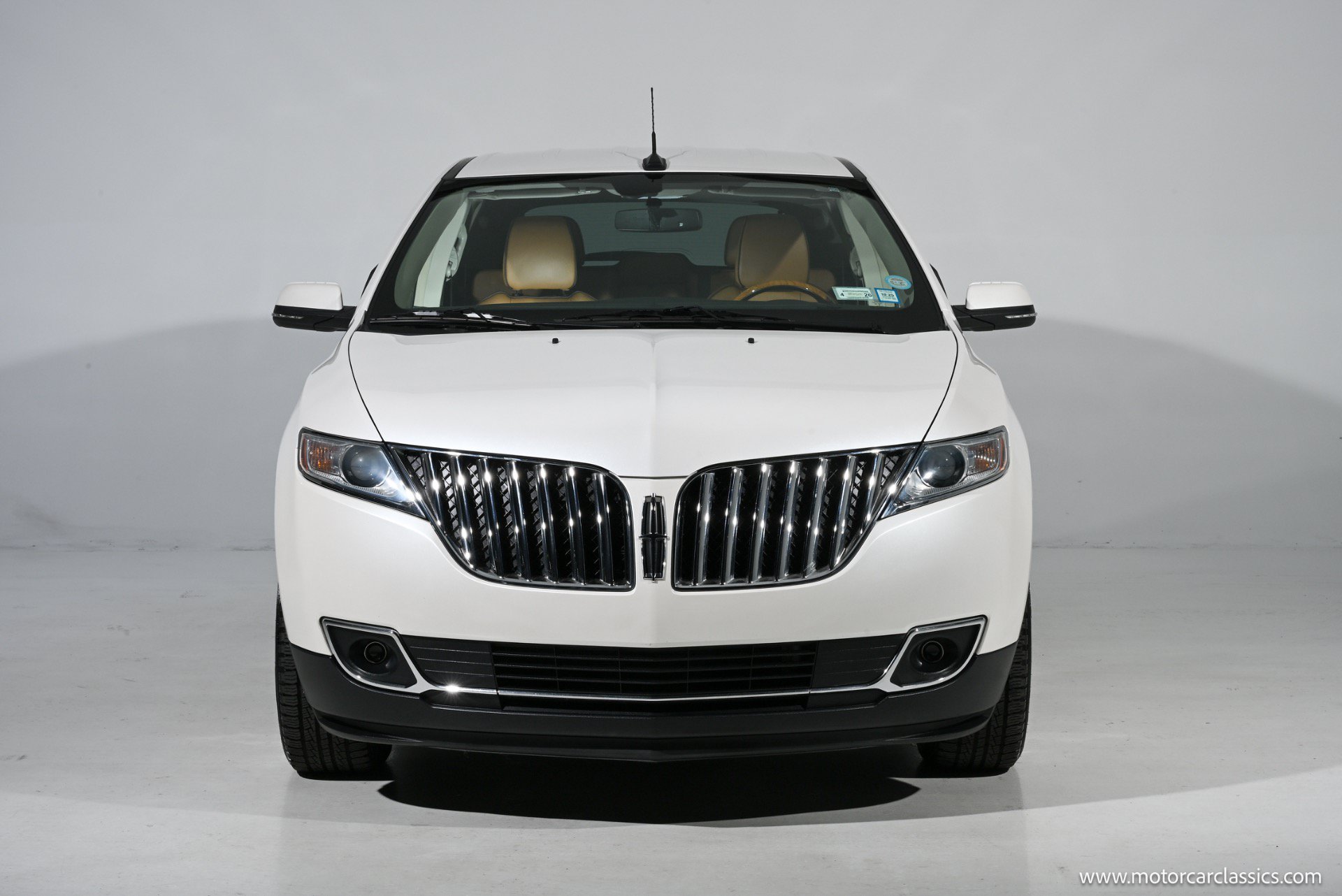 Used 2014 Lincoln MKX FWD w/ Equipment Group 101A image 2