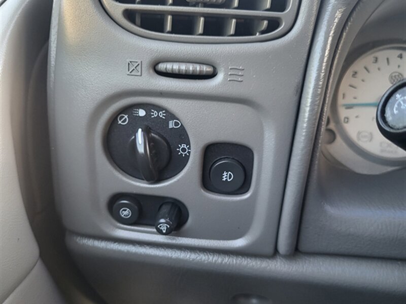 Used 2004 Buick Rainier CXL w/ Convenience Package AWD/4WD image 22