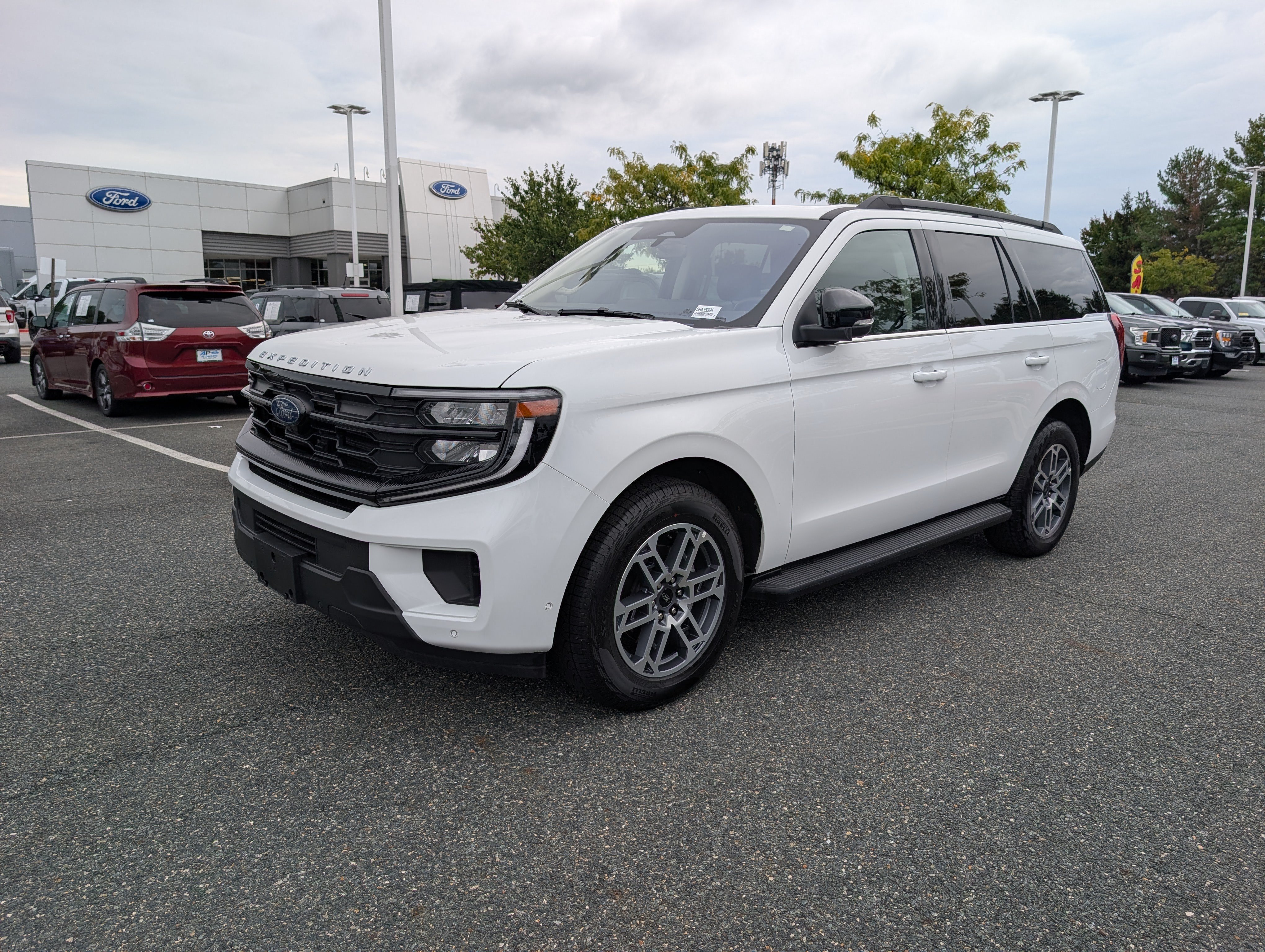 Certified 2025 Ford Expedition Active AWD/4WD image 8