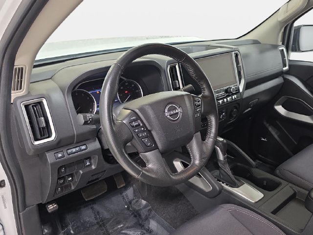 Used 2025 Nissan Frontier SV w/ SV Convenience Package AWD/4WD image 16