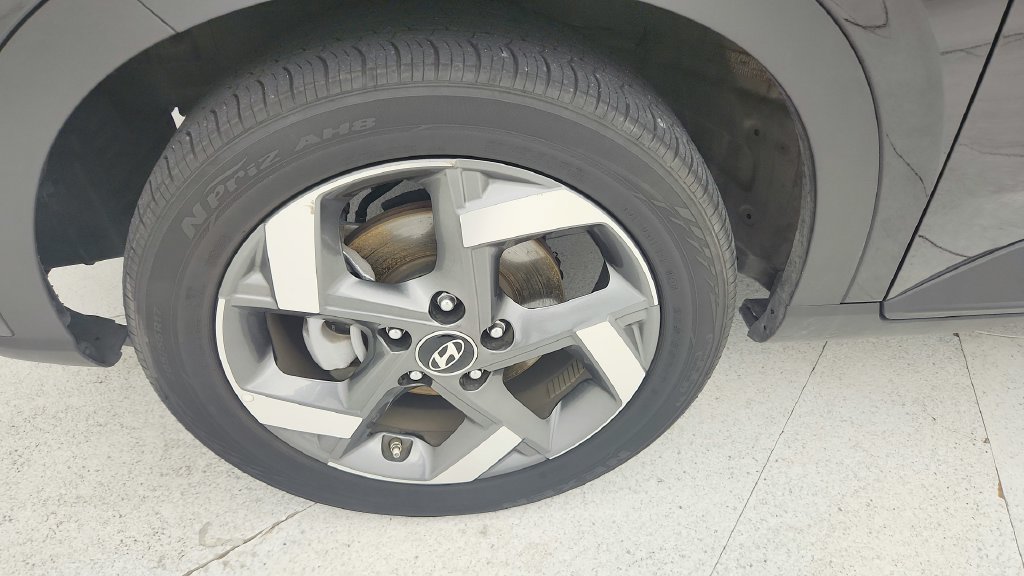 Used 2025 Hyundai Venue SEL FWD image 26