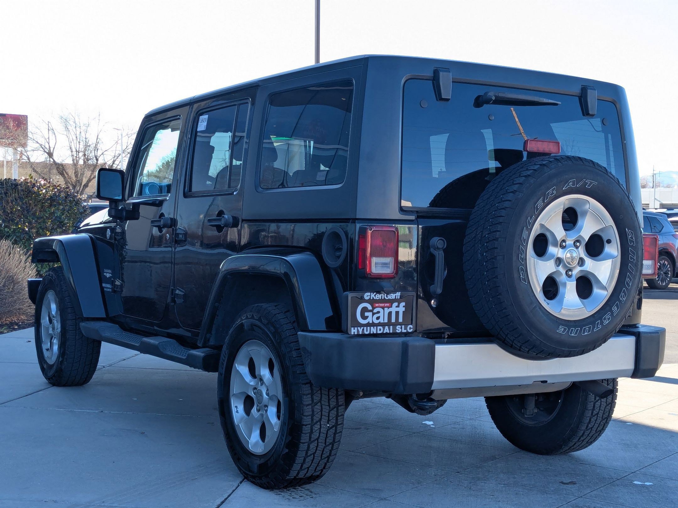 Used 2015 Jeep Wrangler Unlimited Sahara w/ Connectivity Group image 7
