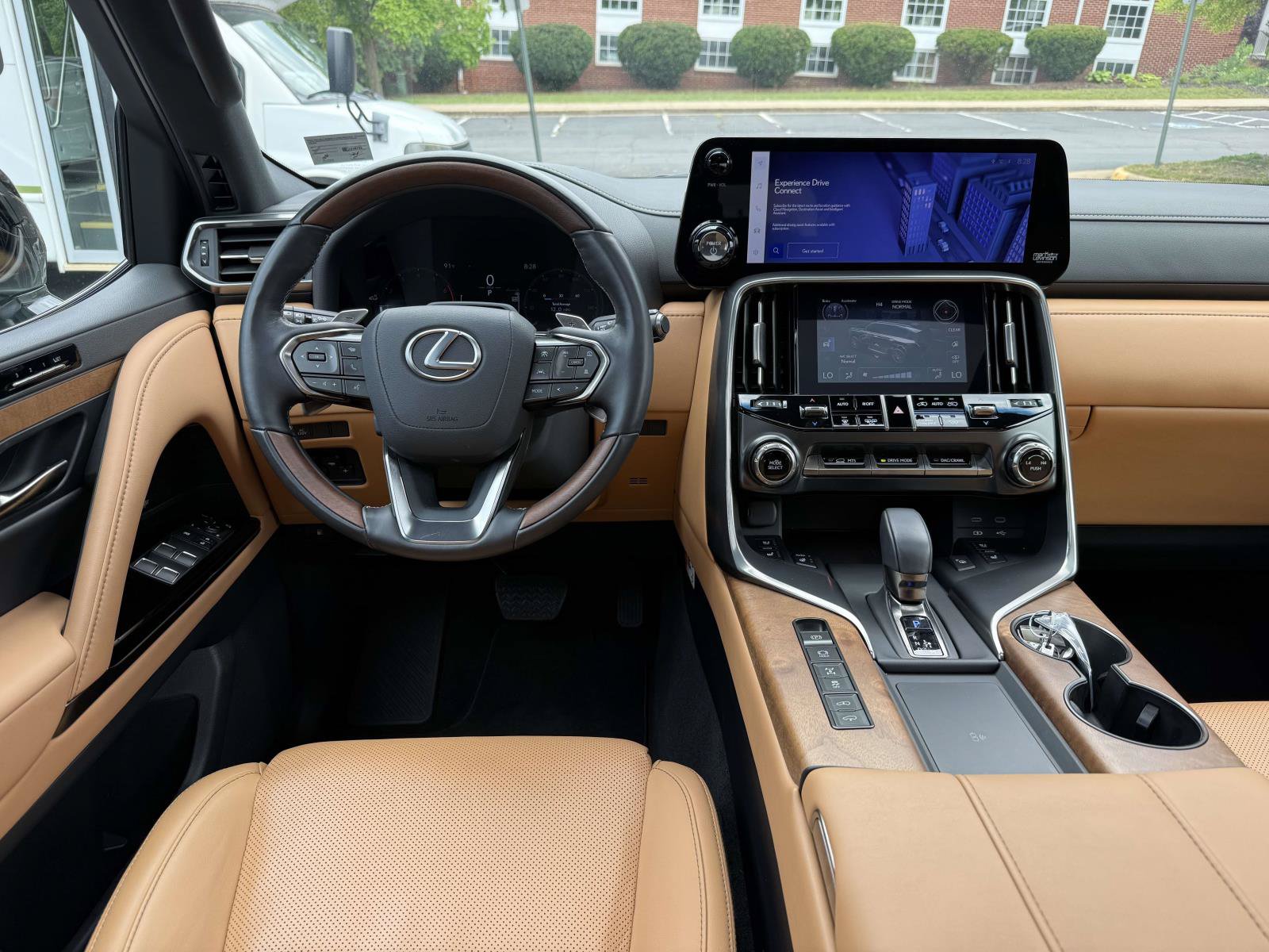 Used 2025 Lexus LX 700h Luxury w/ Appearance Package AWD/4WD image 8