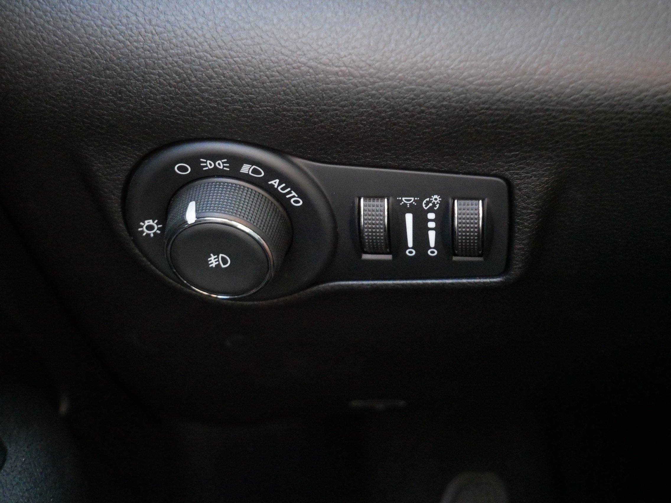 Used 2025 Jeep Compass Trailhawk AWD/4WD image 26
