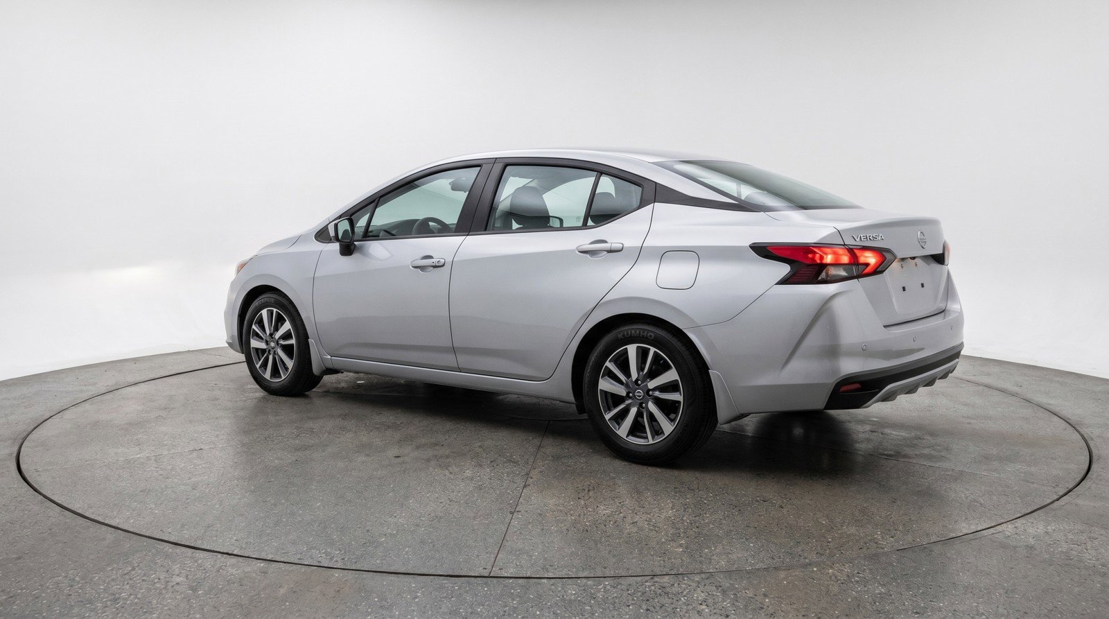 Used 2025 Nissan Versa SV FWD image 6