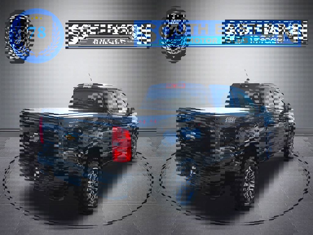 Used 2020 Chevrolet Colorado W/T w/ Custom Special Edition image 7