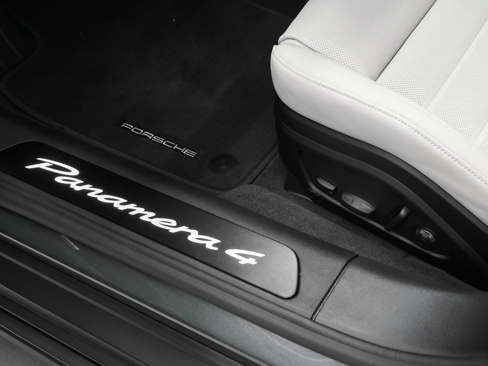 New 2026 Porsche Panamera 4 AWD/4WD image 30