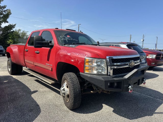 Used 2011 Chevrolet Silverado 3500 LT w/ Interior Plus Package AWD/4WD image 7