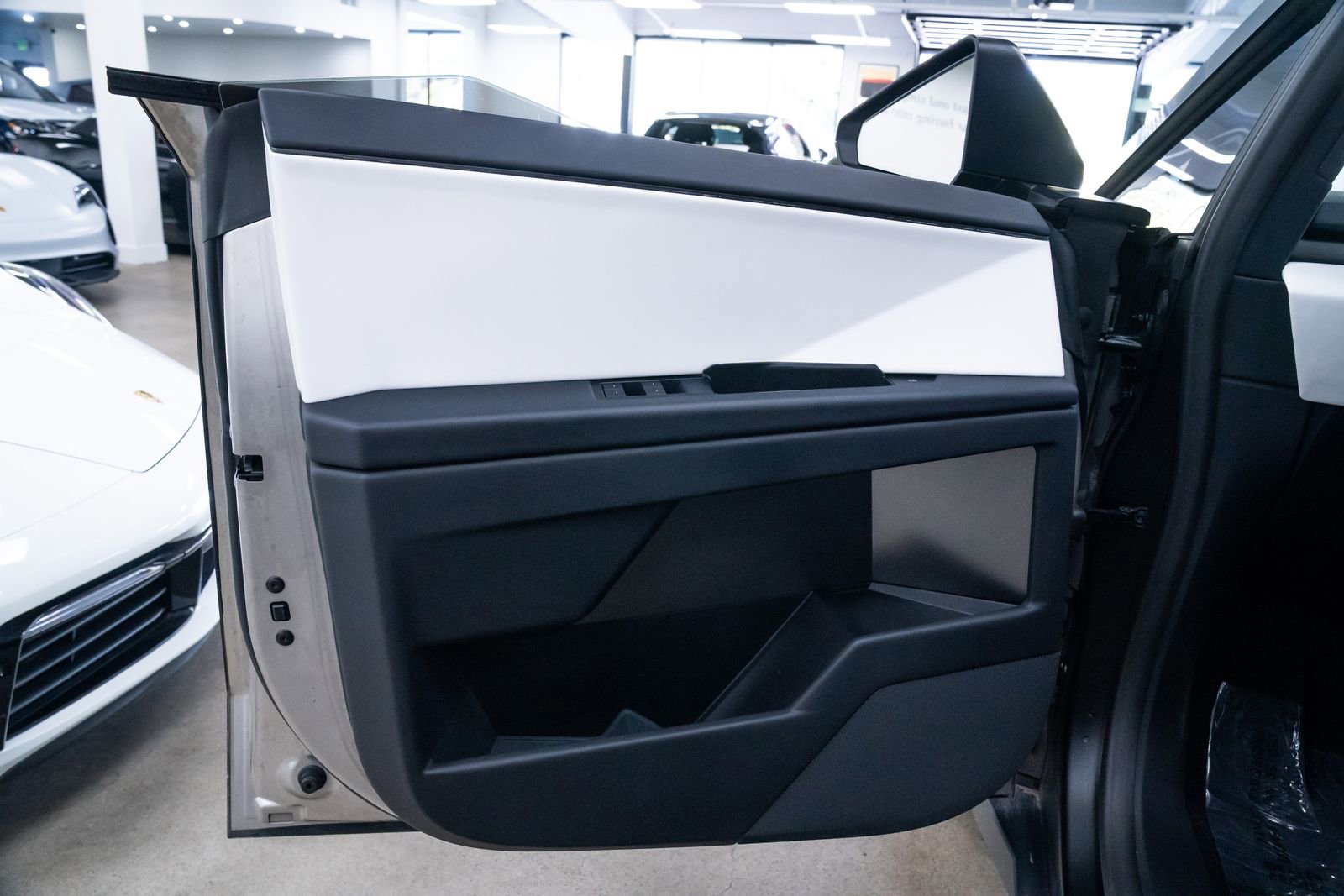 Used 2024 Tesla Cybertruck AWD Crew Cab image 15