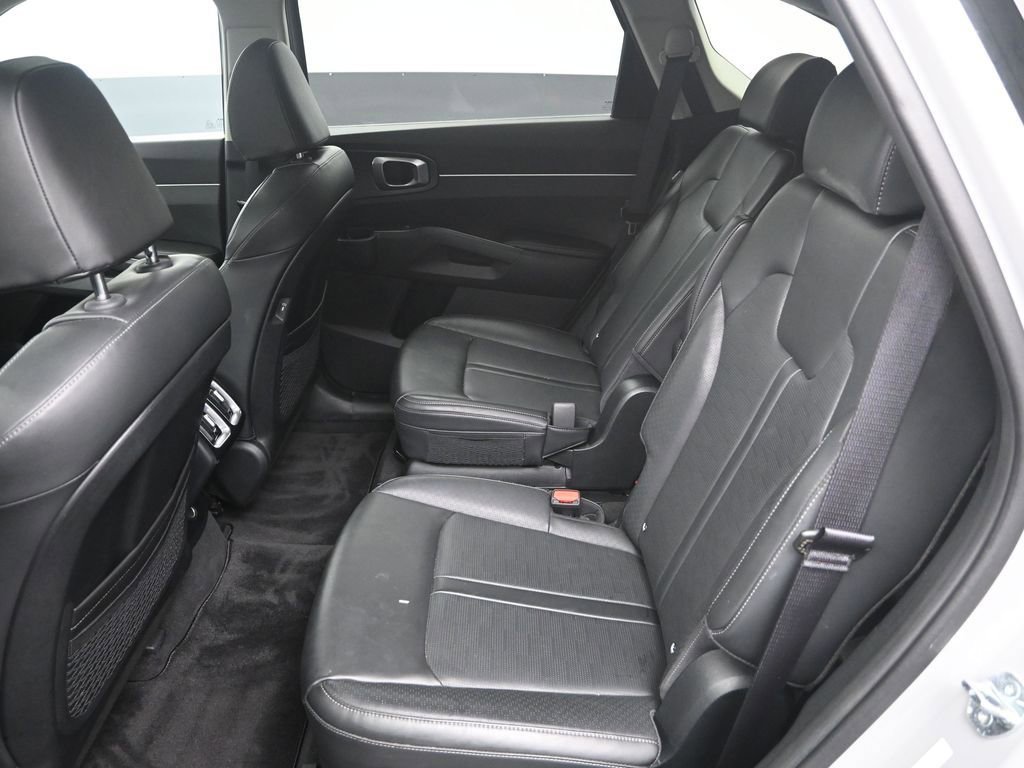 Certified 2024 Kia Sorento EX w/ Panoramic Sunroof Package image 31