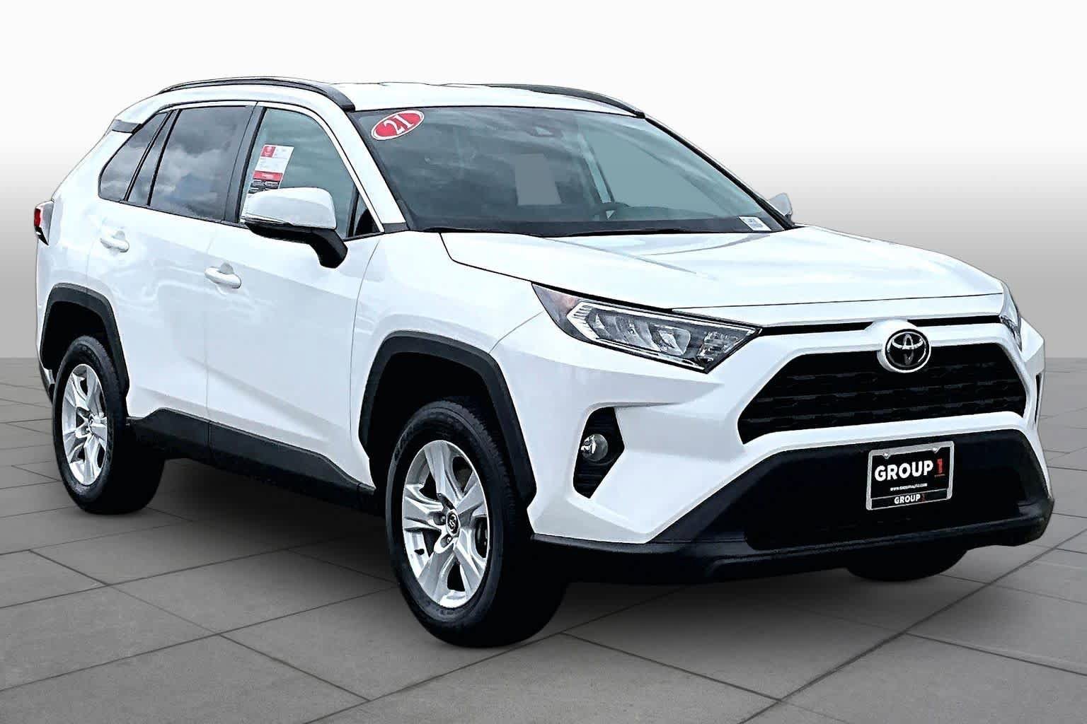Used 2021 Toyota RAV4 XLE w/ Carpet Mat Package (TMS) FWD image 2