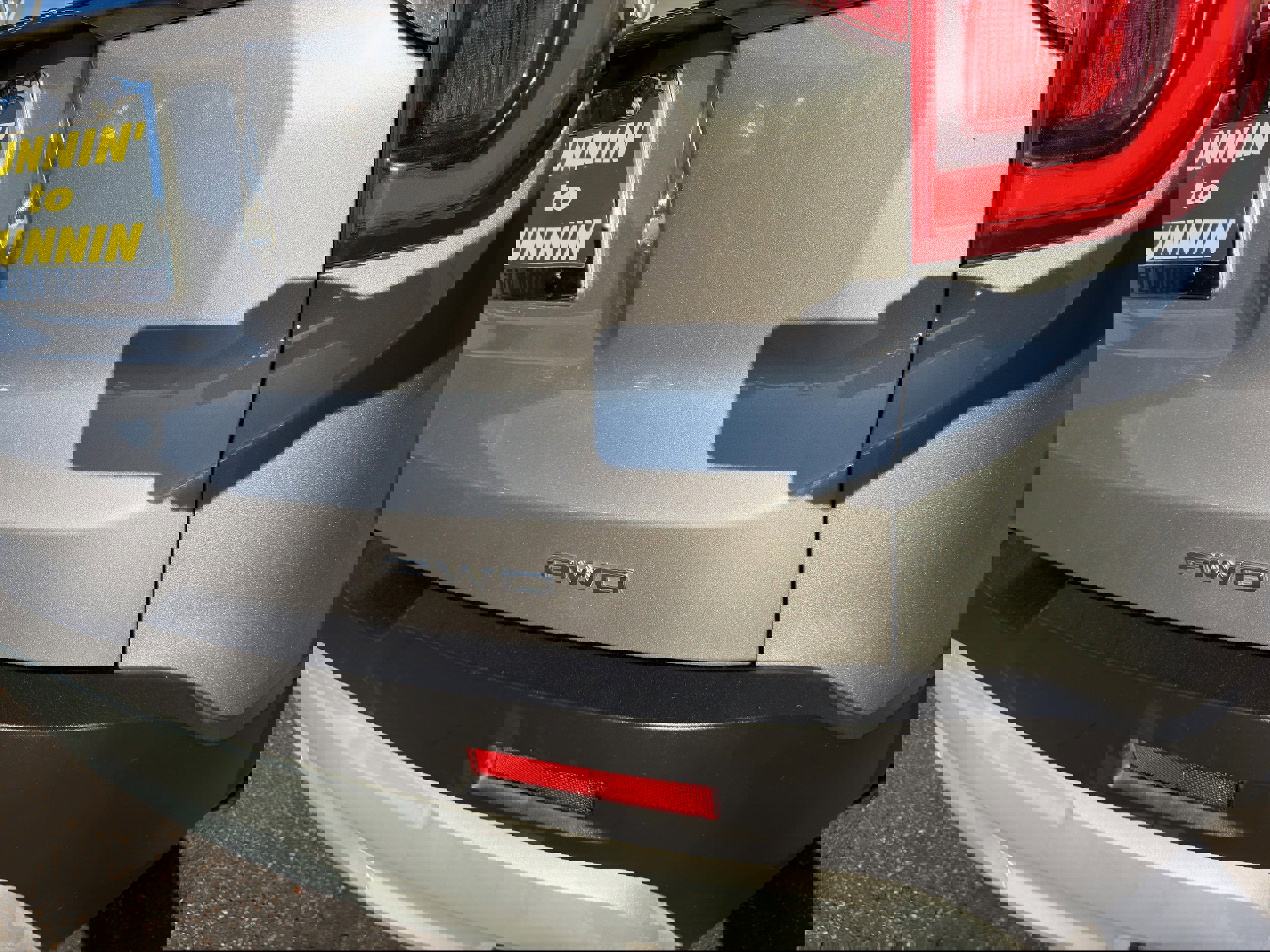 Used 2023 GMC Acadia SLT image 43