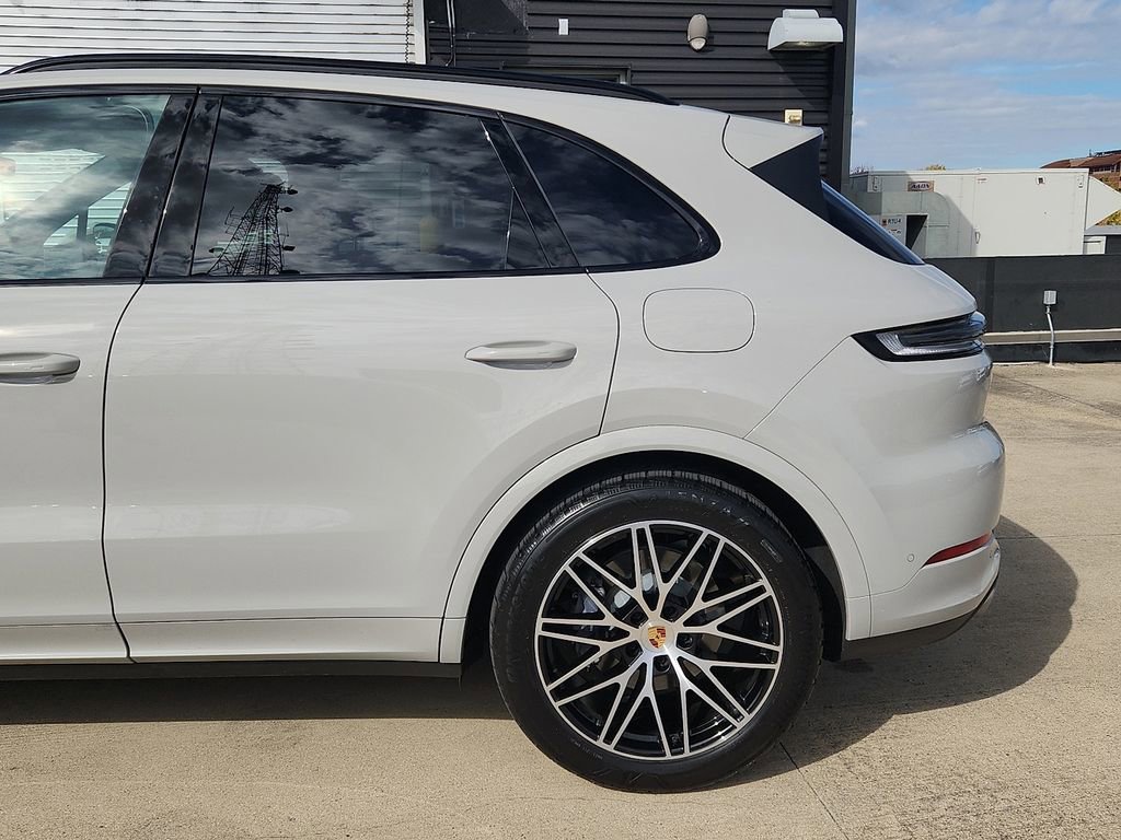 Certified 2025 Porsche Cayenne E-Hybrid image 7