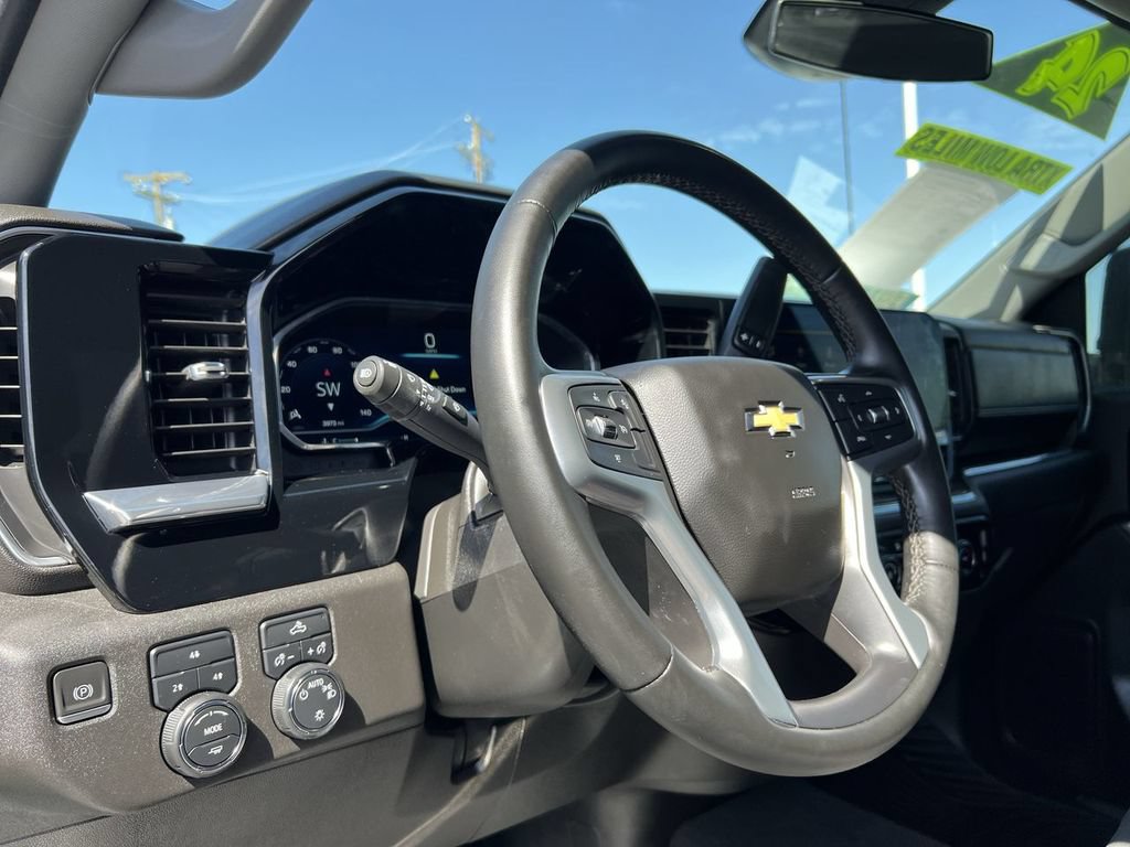 Used 2024 Chevrolet Silverado 2500 LT AWD/4WD image 14