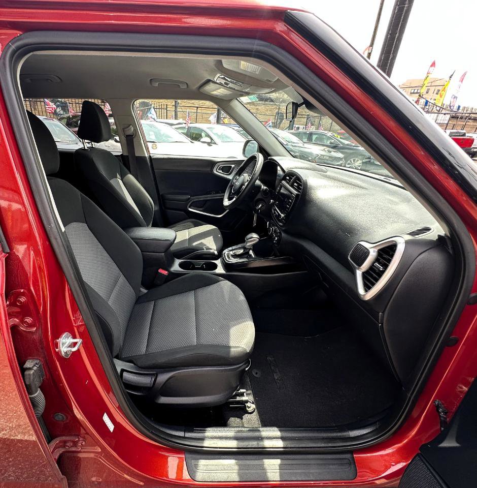 Used 2024 Kia Soul LX w/ Option Group 015 FWD image 21