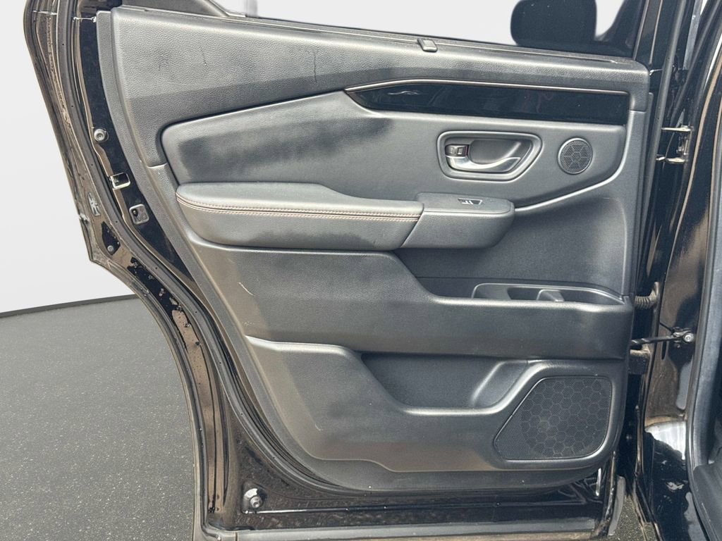 Used 2025 Honda Pilot TrailSport image 12