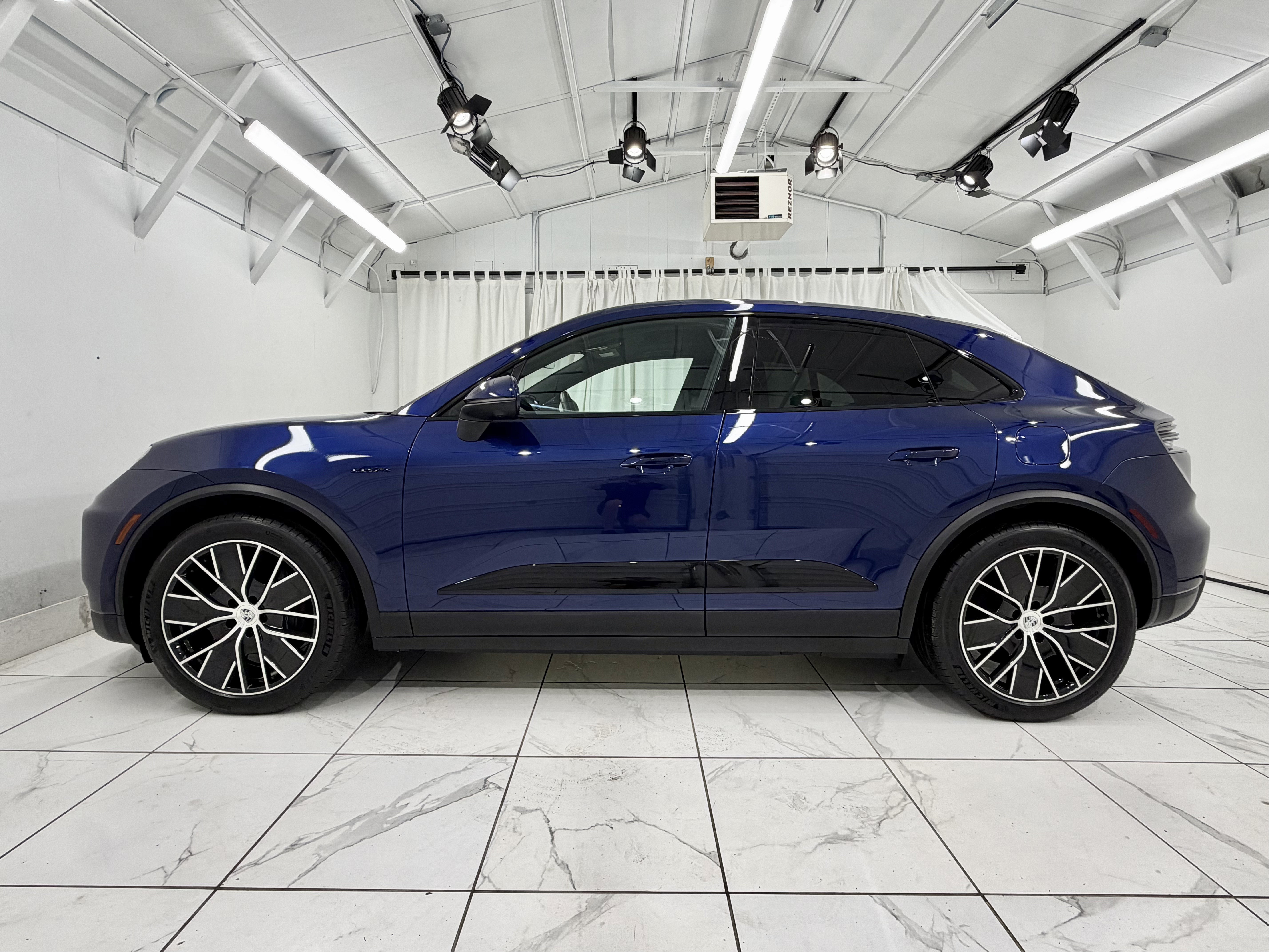 Certified 2025 Porsche Macan 4 Electric AWD/4WD image 15