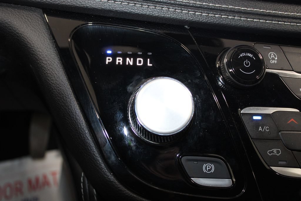 Used 2025 Chrysler Pacifica Limited FWD image 42