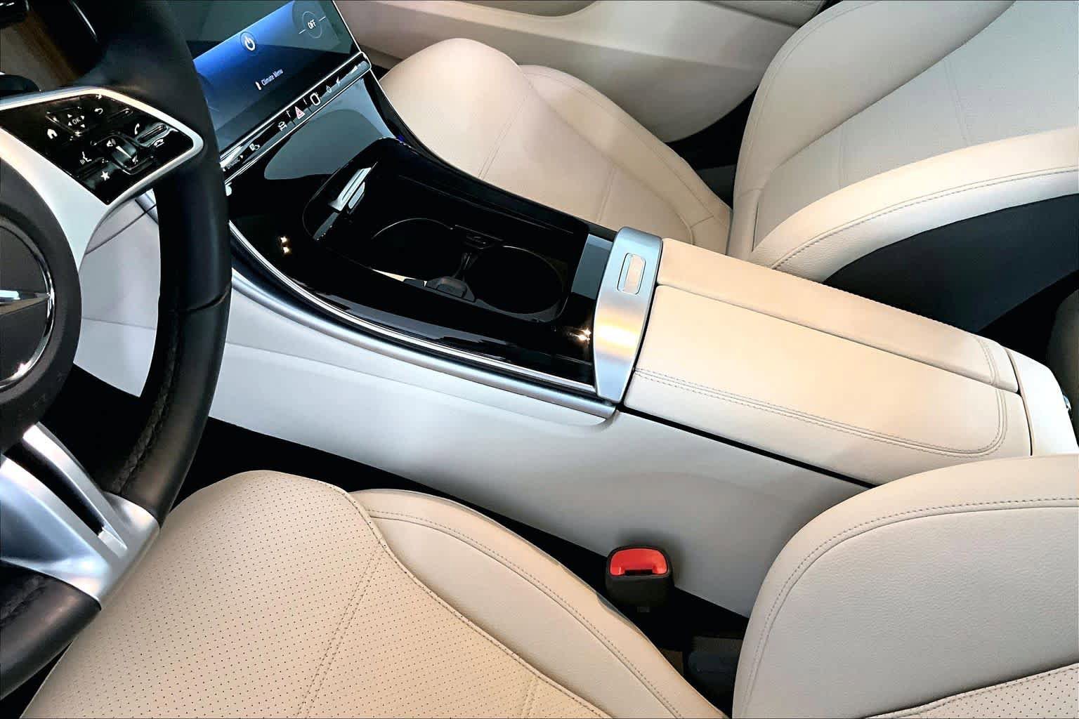 Used 2025 Mercedes-Benz C 300 4MATIC Sedan image 17