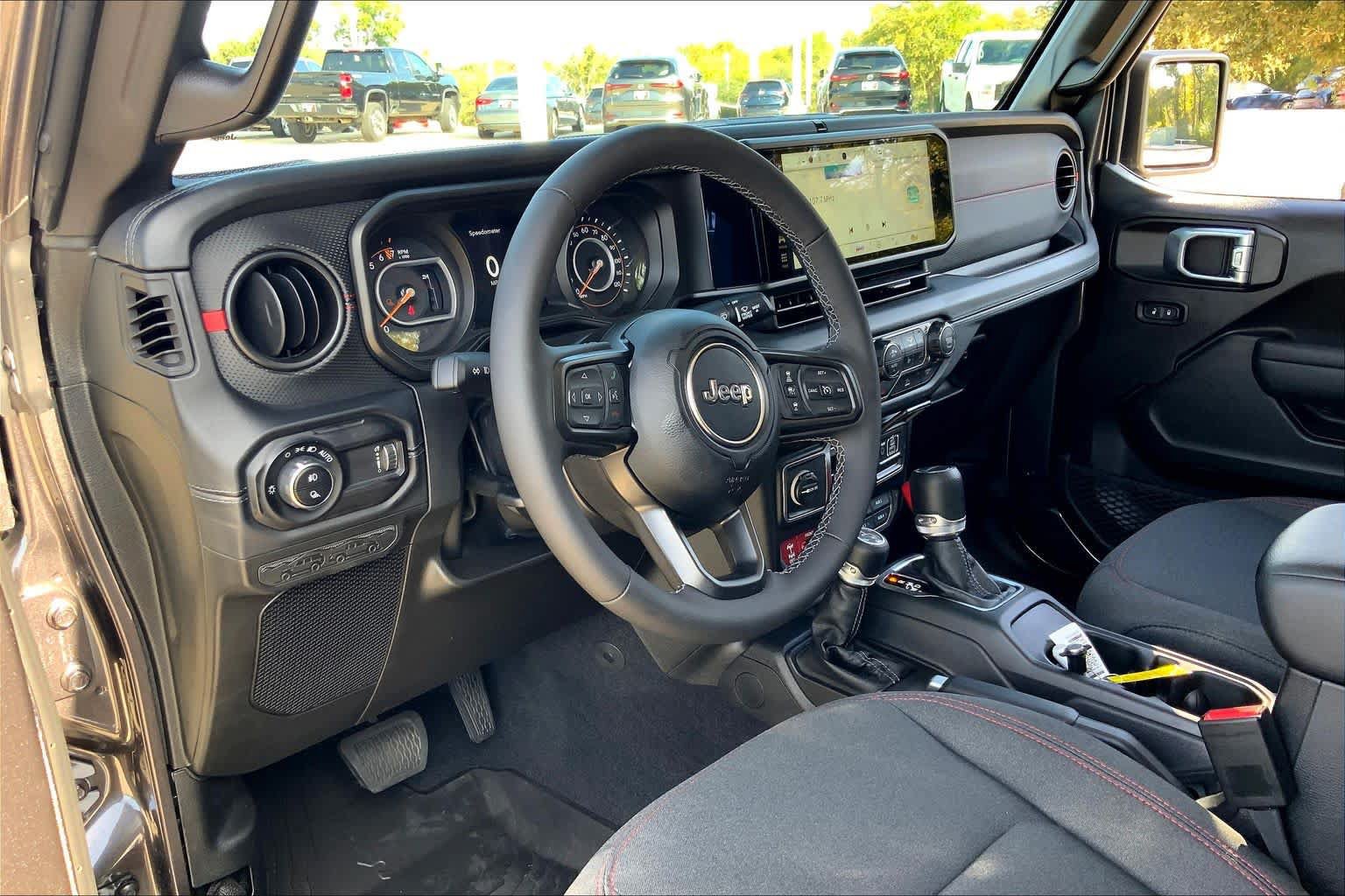 Used 2025 Jeep Gladiator Rubicon w/ Convenience Group AWD/4WD image 17