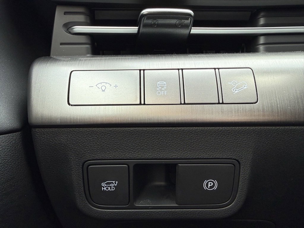 Certified 2024 Hyundai Kona Limited image 28