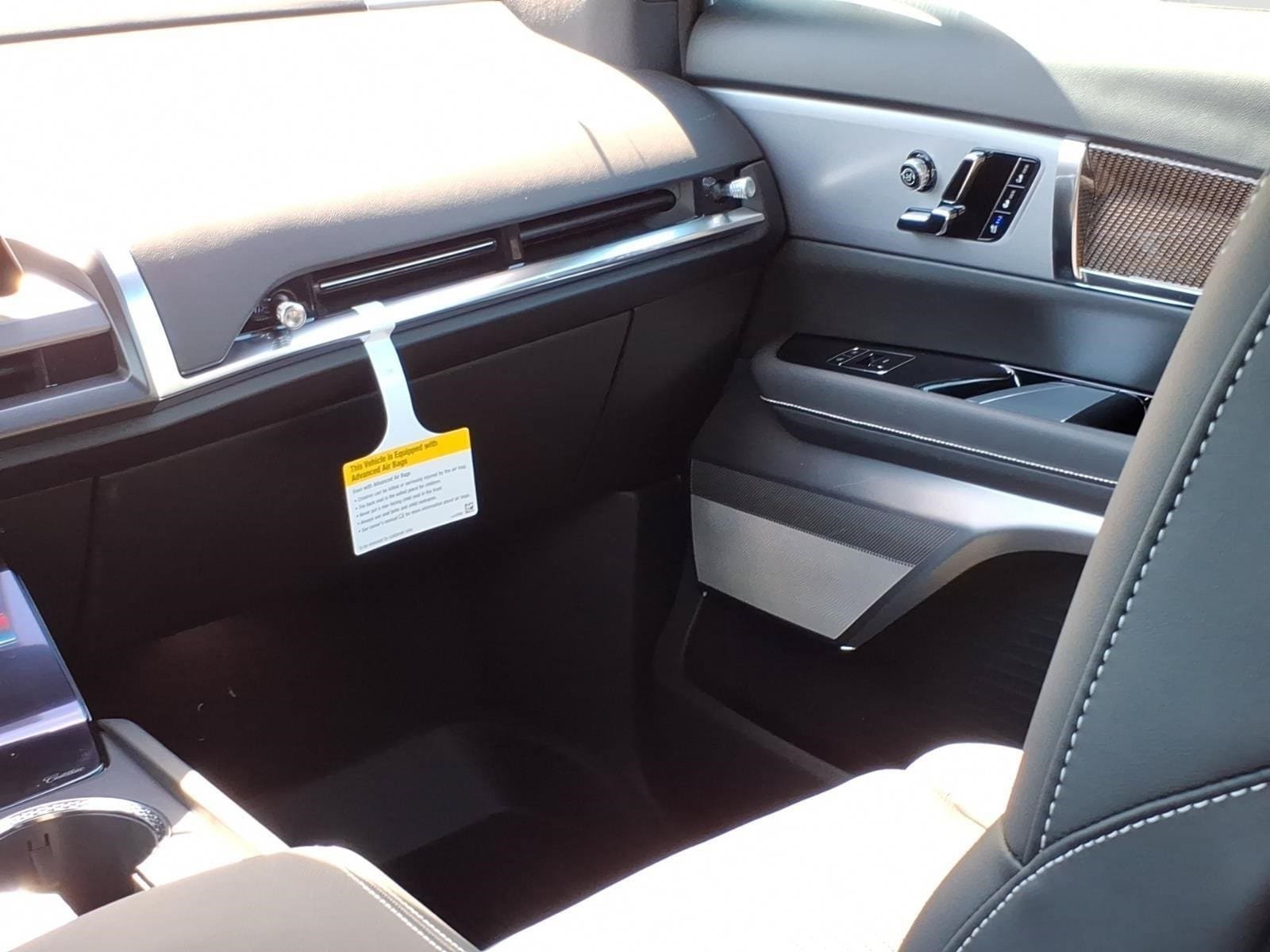 New 2027 Cadillac Vistiq Luxury w/ LPO, Floor Liner Package AWD/4WD image 10