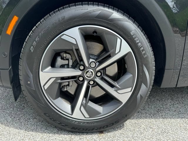 Certified 2024 Jaguar E-PACE R-Dynamic SE AWD/4WD image 2