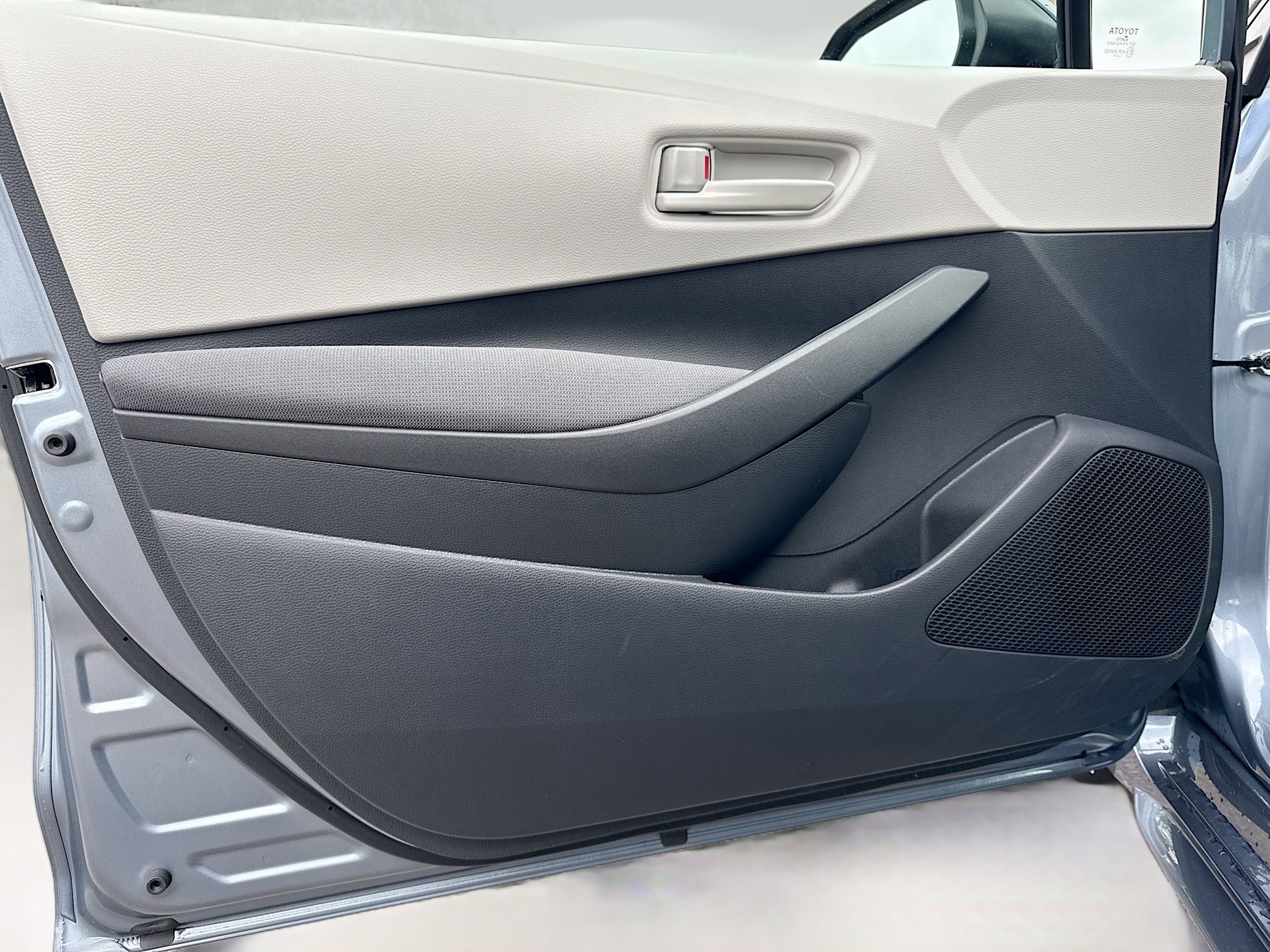 Used 2025 Toyota Corolla LE image 20