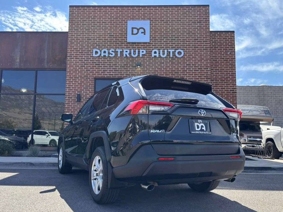 Used 2021 Toyota RAV4 XLE image 5