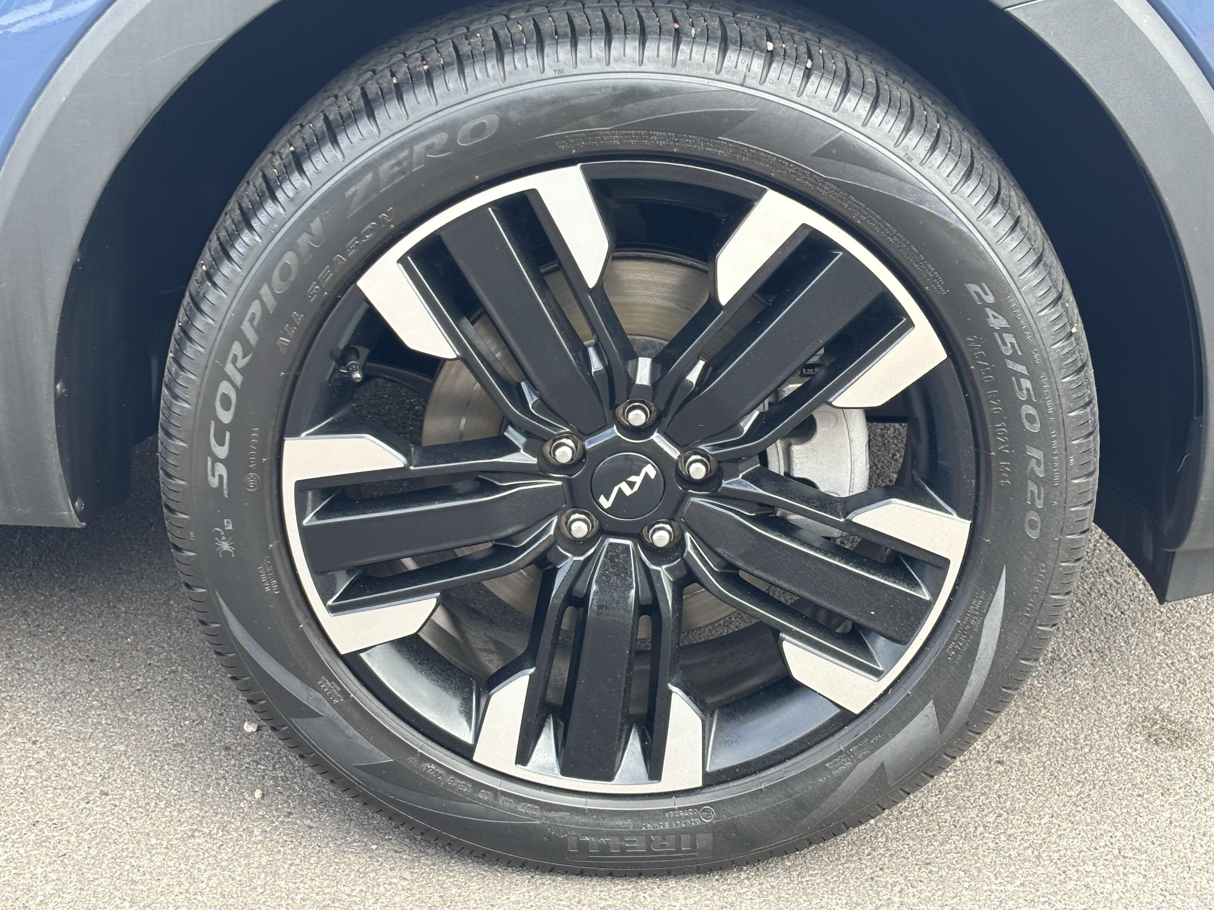 Certified 2024 Kia Telluride SX w/ Towing Package FWD image 7