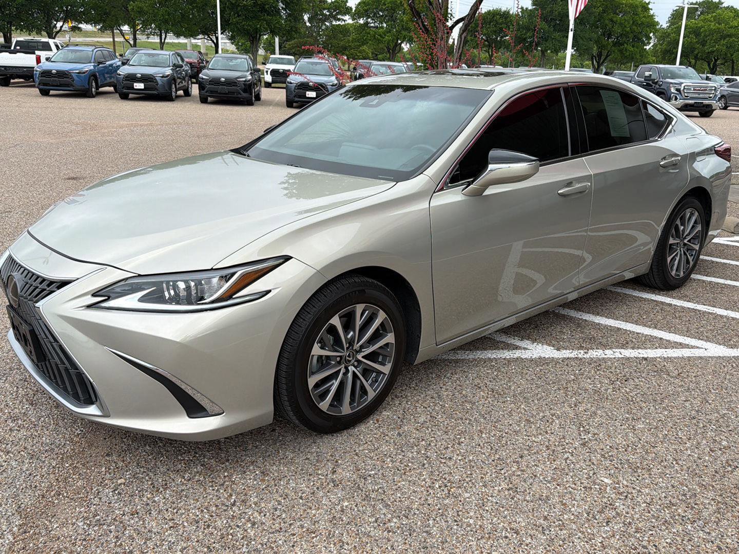Used 2023 Lexus ES 350 w/ Accessory Package (Z2) image 7