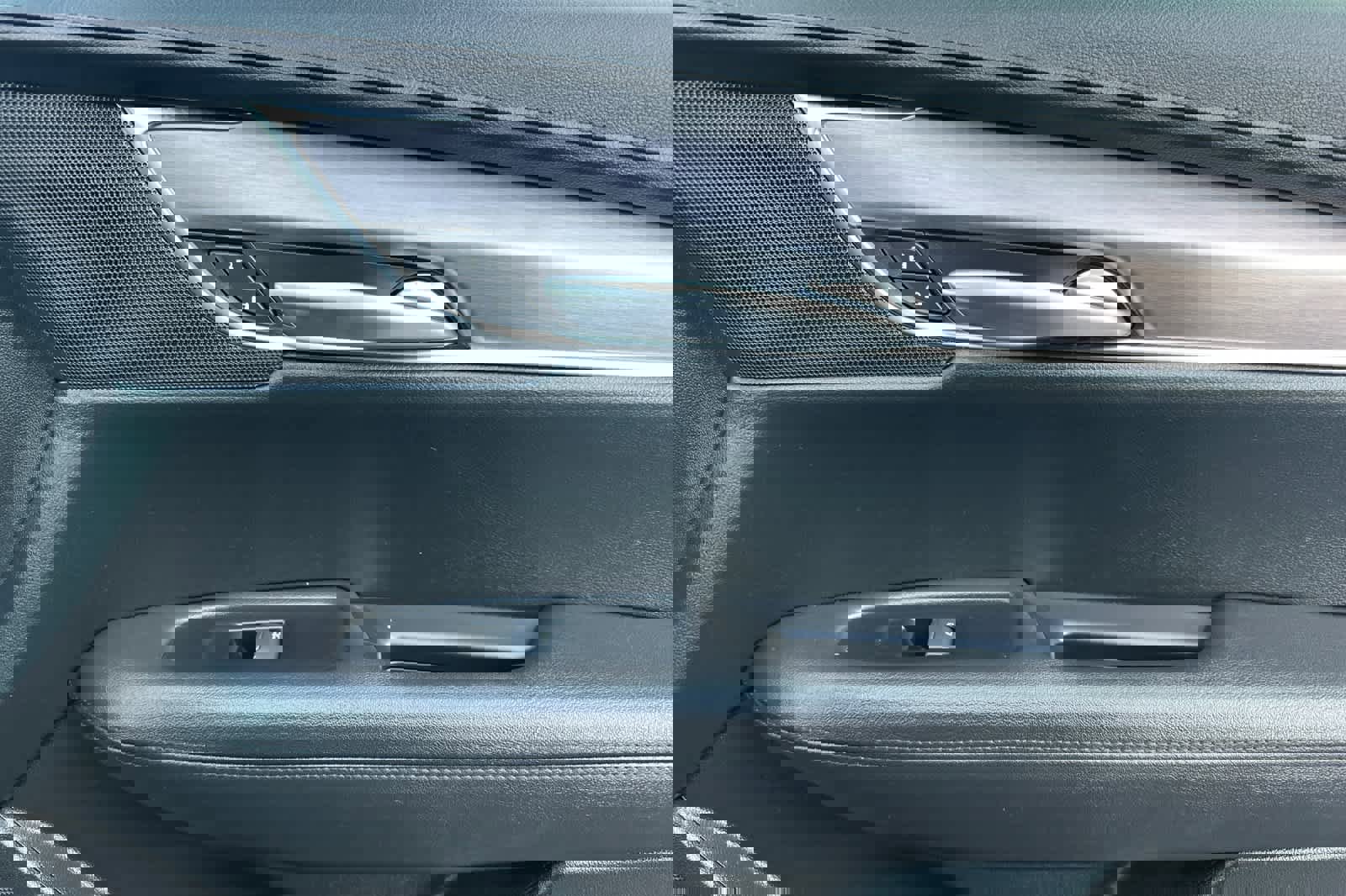 Used 2017 Cadillac XT5 Premium Luxury w/ Driver Assist Package image 19