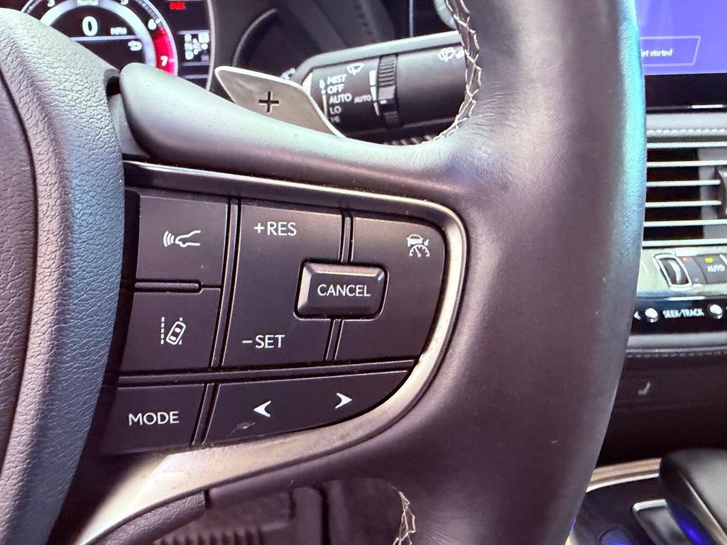 Used 2023 Lexus LS 500 w/ Accessory Package (Z2) RWD image 21