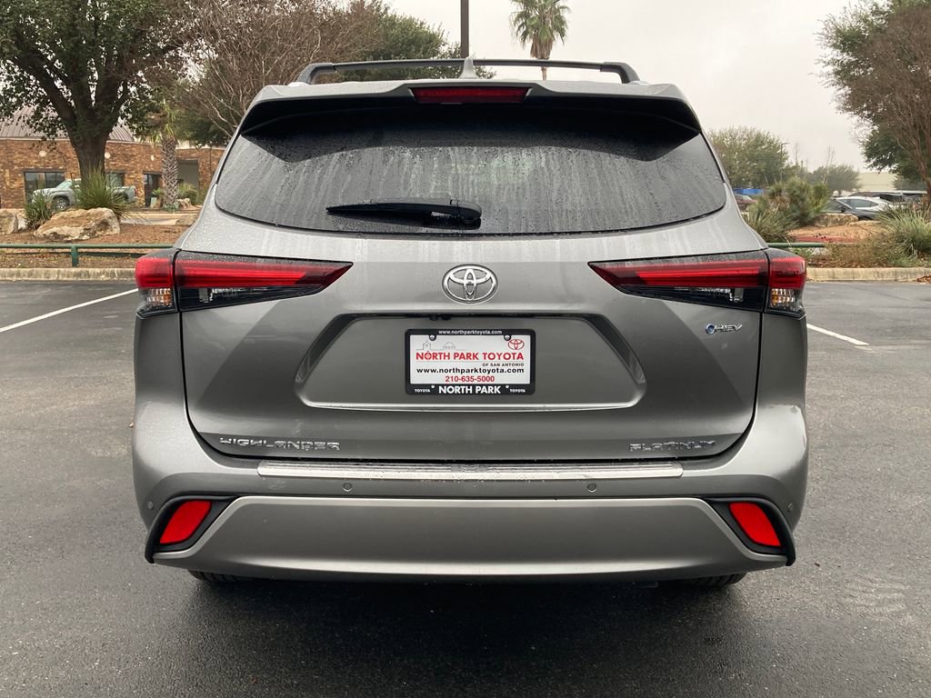 New 2026 Toyota Highlander Platinum AWD/4WD image 6