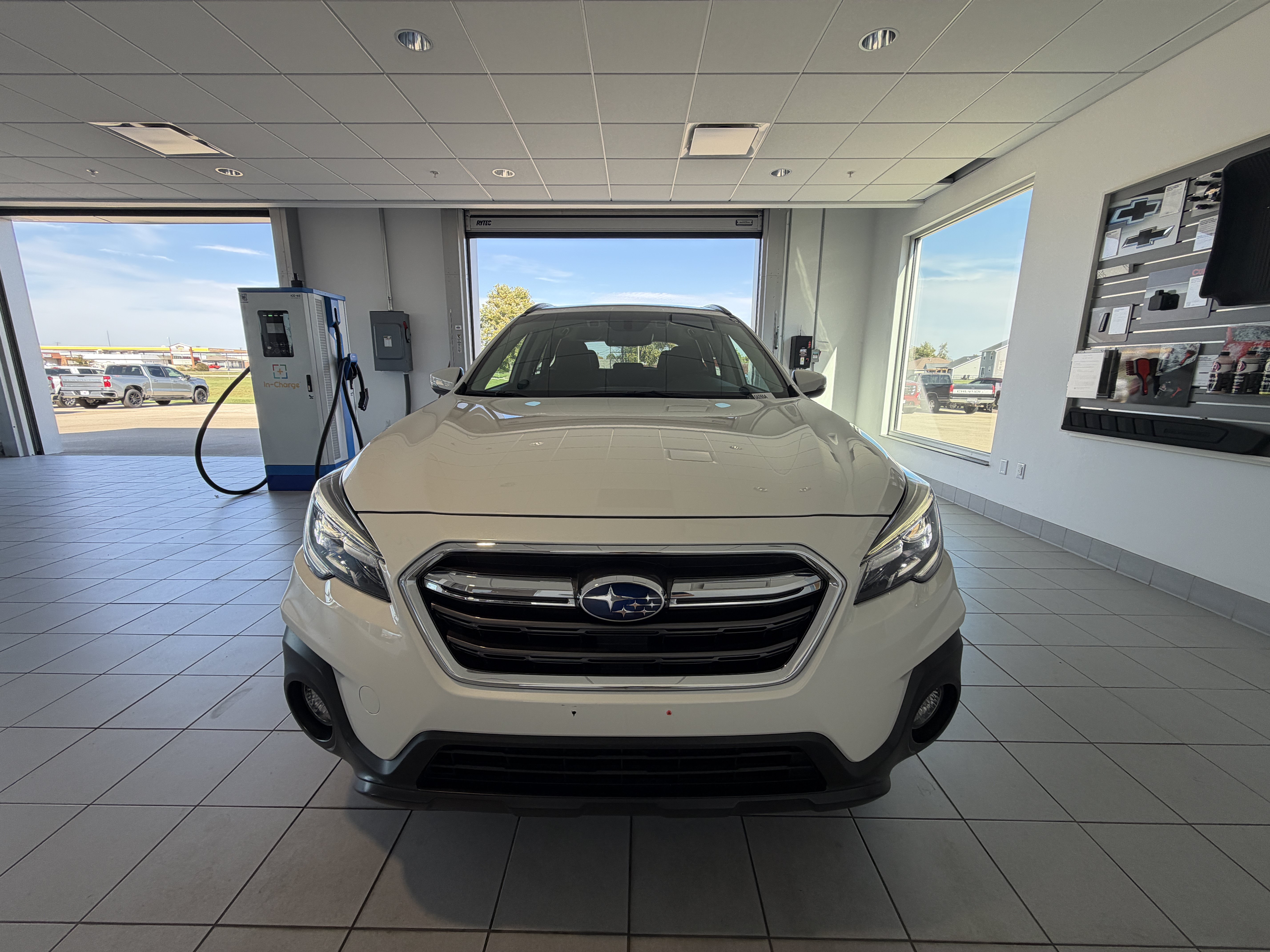 Used 2018 Subaru Outback 2.5i Touring AWD/4WD image 5