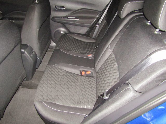 Used 2023 Nissan Kicks SV image 11