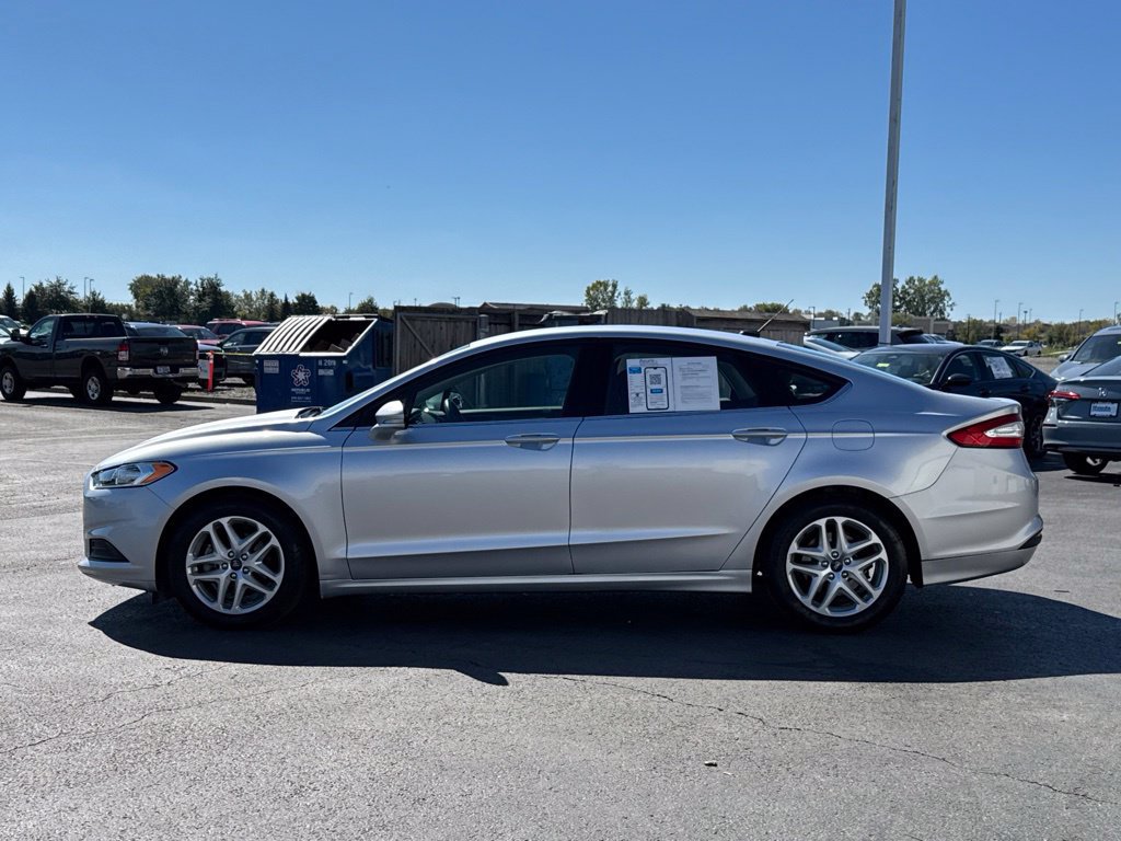 Used 2016 Ford Fusion SE FWD image 4