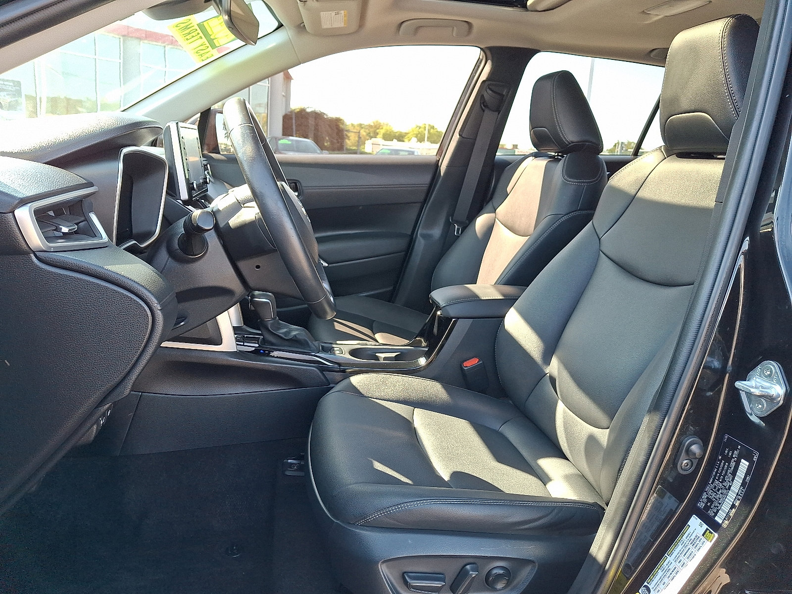 Certified 2022 Toyota Corolla Cross XLE image 14